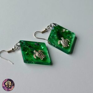 Green resin turtle earrings with glitter and boho beach style, featuring sea turtle charms and stainless steel hooks